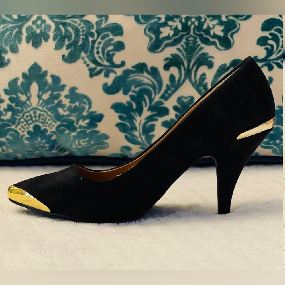 shoedazzle gold shoes